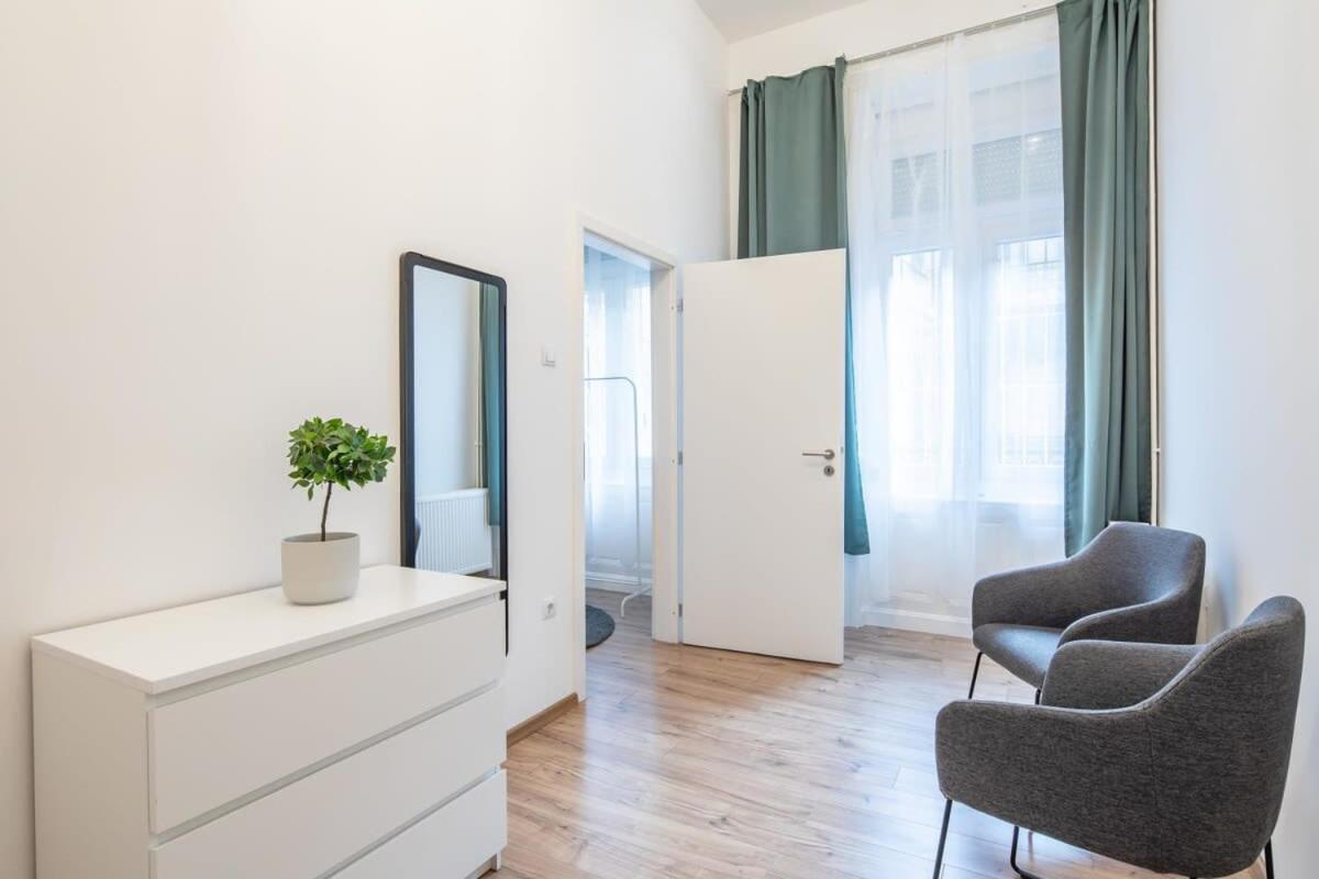 Full Comfort, 4 Bedrooms In The Heart Of The City Budapeszt Zewnętrze zdjęcie